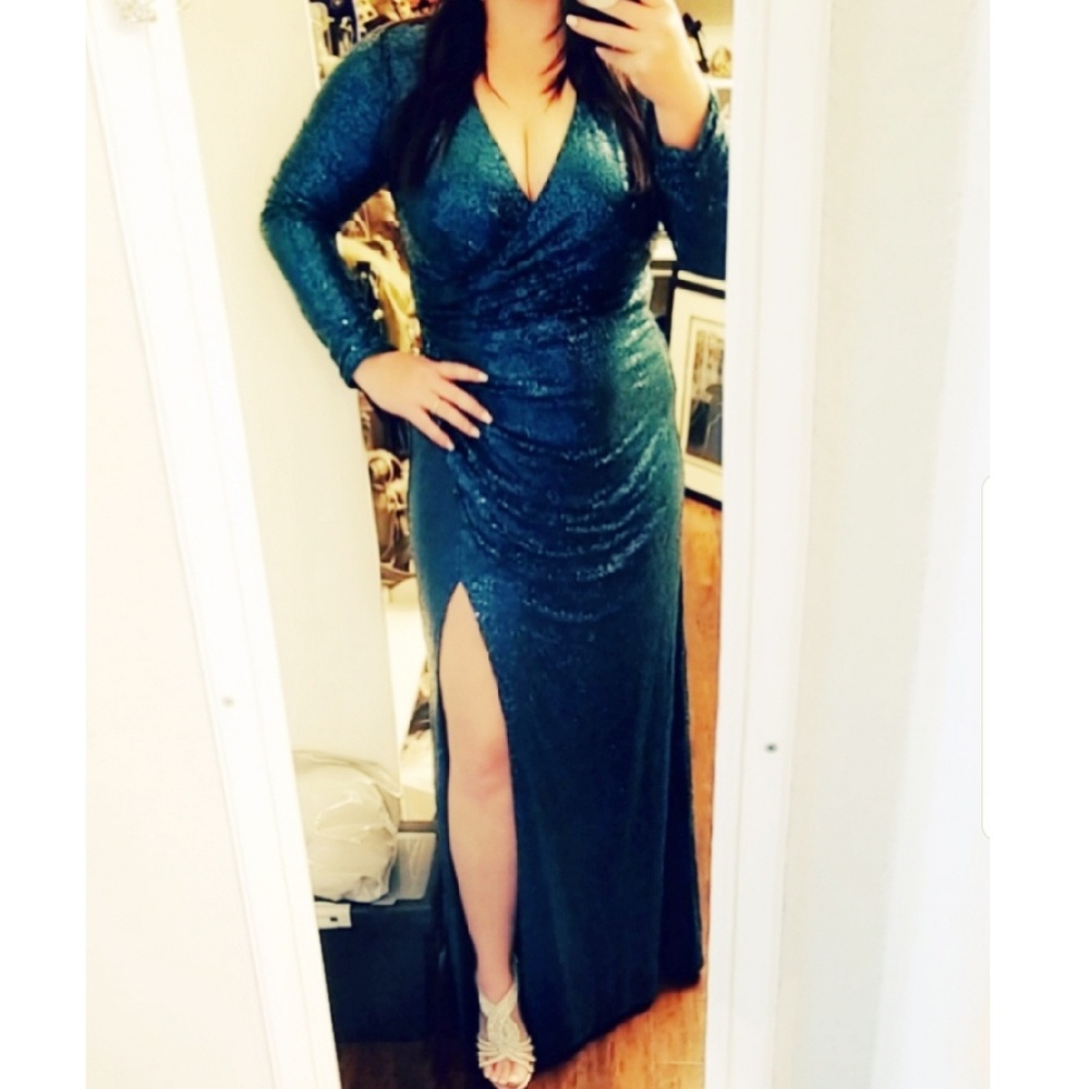 LIKE NEW! 💎Tadashi Shoji Formal Sequin Gown!